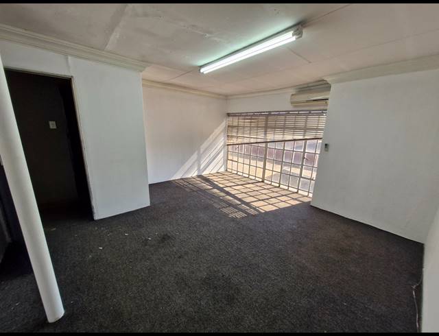 558M² WAREHOUSE TO LET IN JET PARK